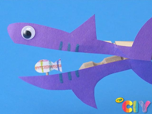 Chomping-Shark-Puppet-Crayola-CIY_Visual-Step-10