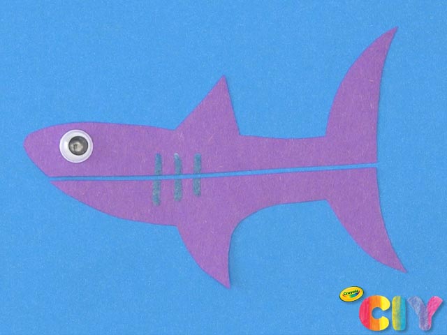 Chomping-Shark-Puppet-Crayola-CIY_Visual-Step-4