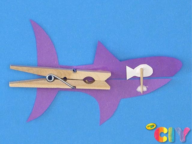 Chomping-Shark-Puppet-Crayola-CIY_Visual-Step-9