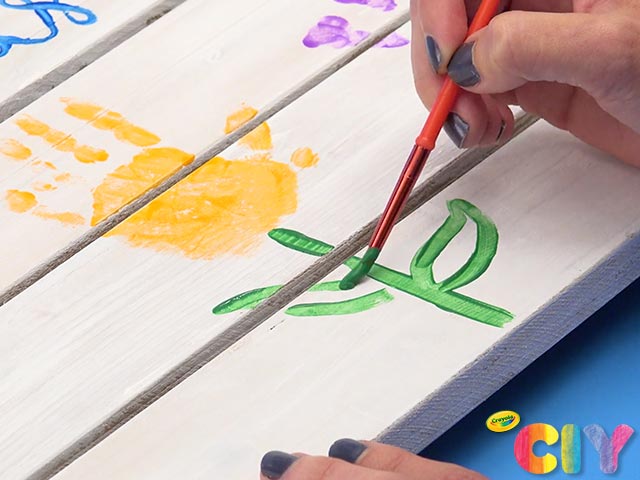 Flower-Handprint-Plaque-Crayola-CIY_Visual-Step-5