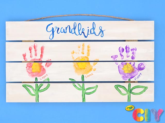Flower-Handprint-Plaque-Crayola-CIY_Visual-Step-8