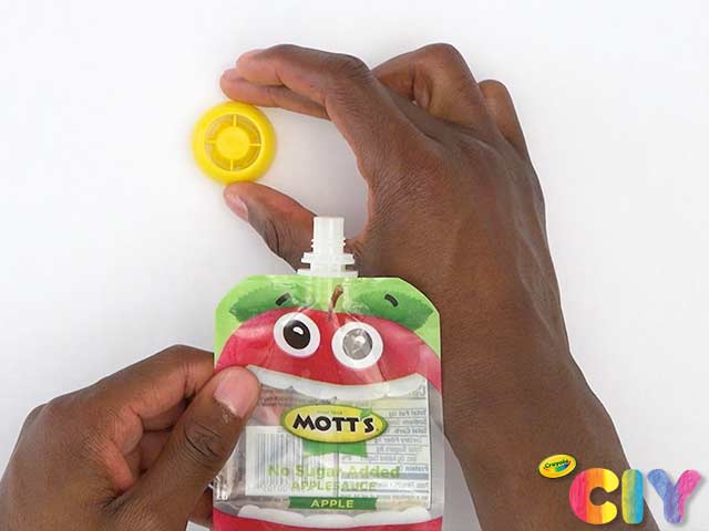 Motts-Upcycled-Plastic-DIY-Apple-Game-Crayola-CIY_Visual-Step-6
