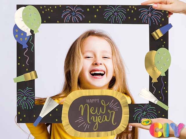 New-Years-Photo-Booth-Frame-Crayola-CIY_Visual-Step-6