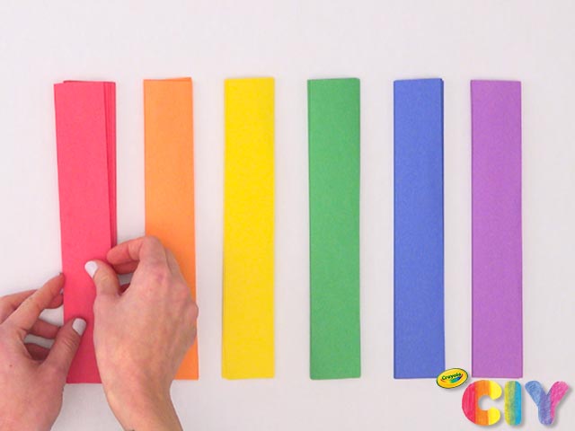 Rainbow-Paper-Chain-Mural-Crayola-CIY_Visual-Step-1