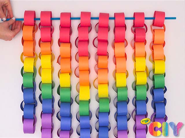 Rainbow-Paper-Chain-Mural-Crayola-CIY_Visual-Step-7