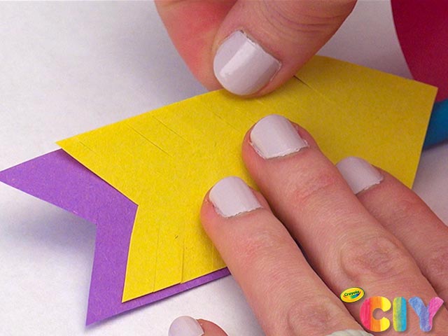 Rainbow-Paper-Chain-Mural-Crayola-CIY_Visual-Step-8
