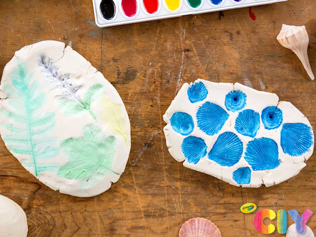 Create a coloured clay trinket dish with air dry clay 