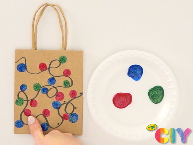 Thumbprint Holiday Bags and Tags, Crafts, , Crayola CIY, DIY  Crafts for Kids and Adults