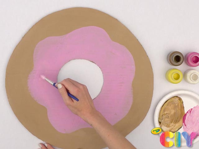 Upcycled-Cardboard-Donut-Crayola-CIY_Visual-Step-4
