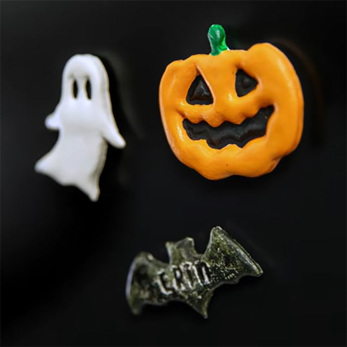 DIY Halloween Magnets craft. ghost, jack 'o lantern and bat magnets made with air-dry clay