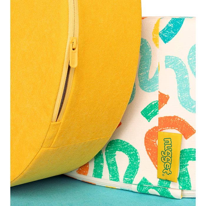 The Crayola Chunk® close up of zipper enclosure.