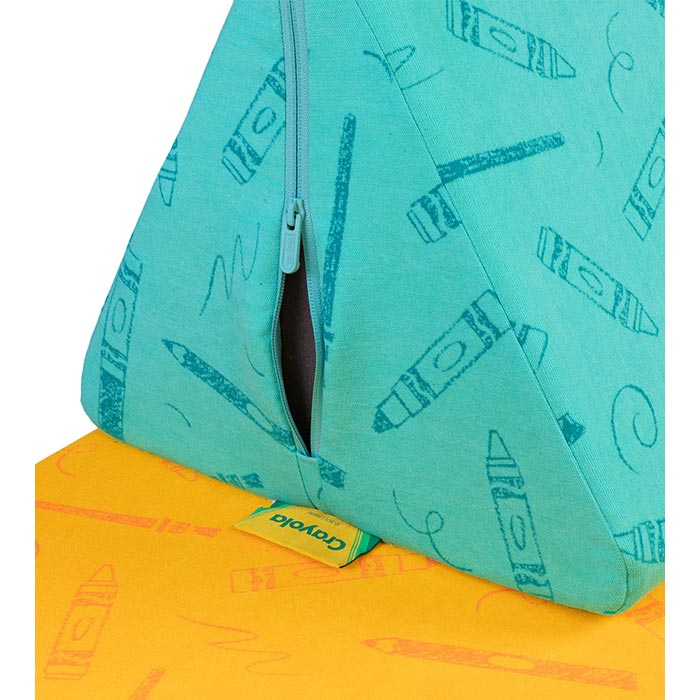 The Crayola Nugget® close up of  zipper enlcosure.